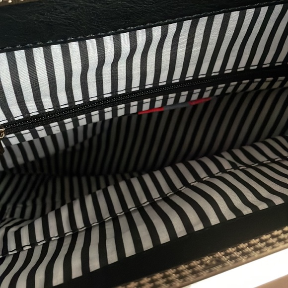 Black fold over Clutch Purse - Picture 3 of 6